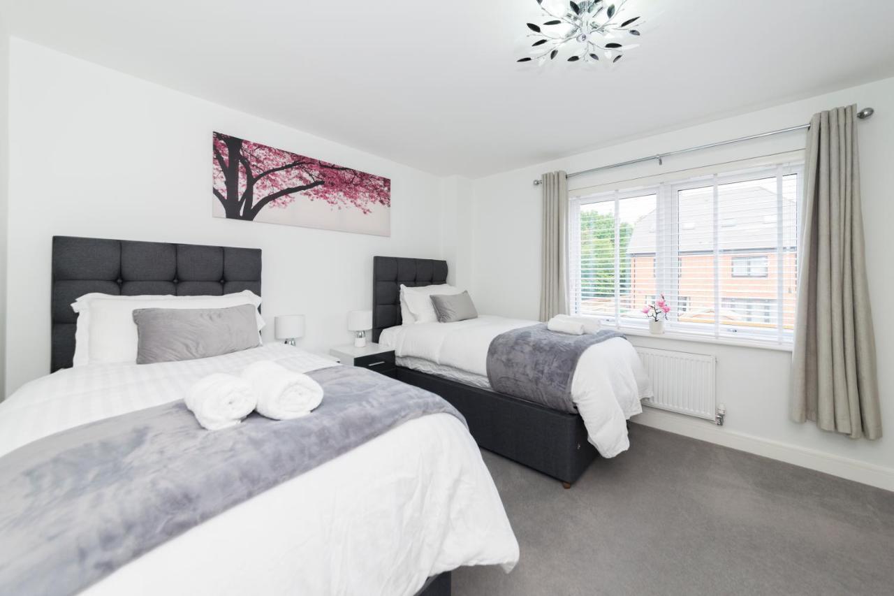 Greenfield Modern 3Br Home - Southcote Lane , ريدينج المظهر الخارجي الصورة
