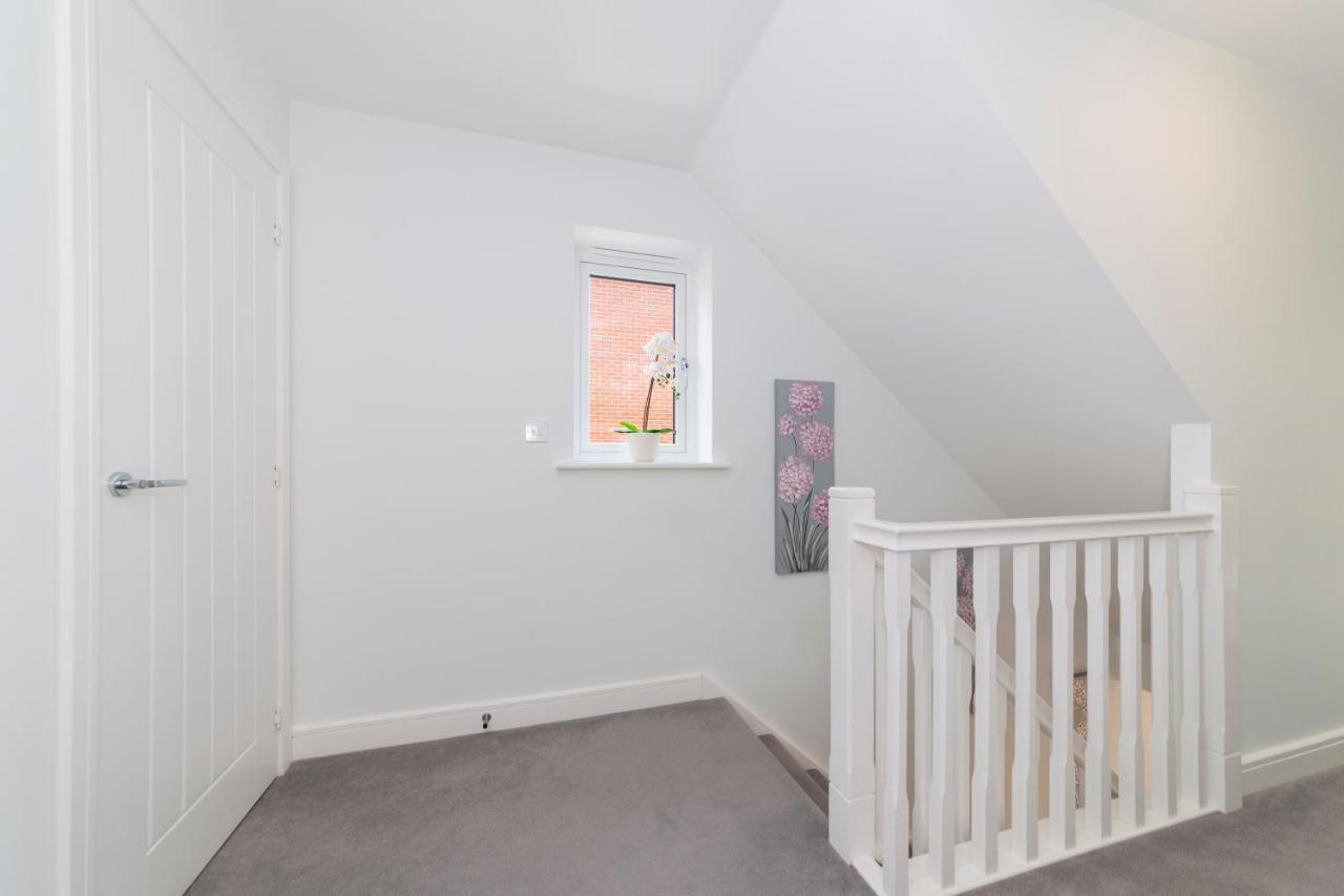 Greenfield Modern 3Br Home - Southcote Lane , ريدينج المظهر الخارجي الصورة